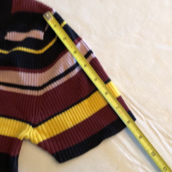 UO v-neck short sleeves knit top NWOT - Picture 6 of 8